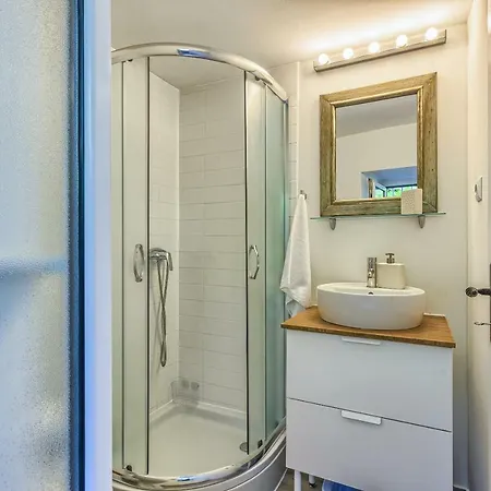 Lovely New Studio In The City Center 4**** *