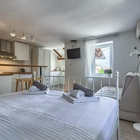 Apartment Lovely New Studio In The City Center 4****