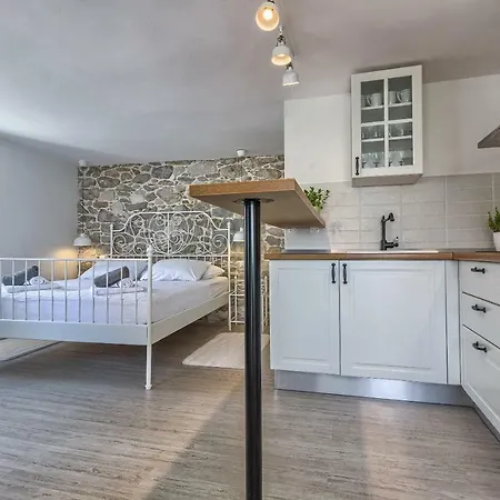 Apartment Lovely New Studio In The City Center 4****
