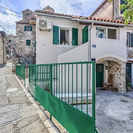 Apartment Lovely New Studio In The City Center 4**** *